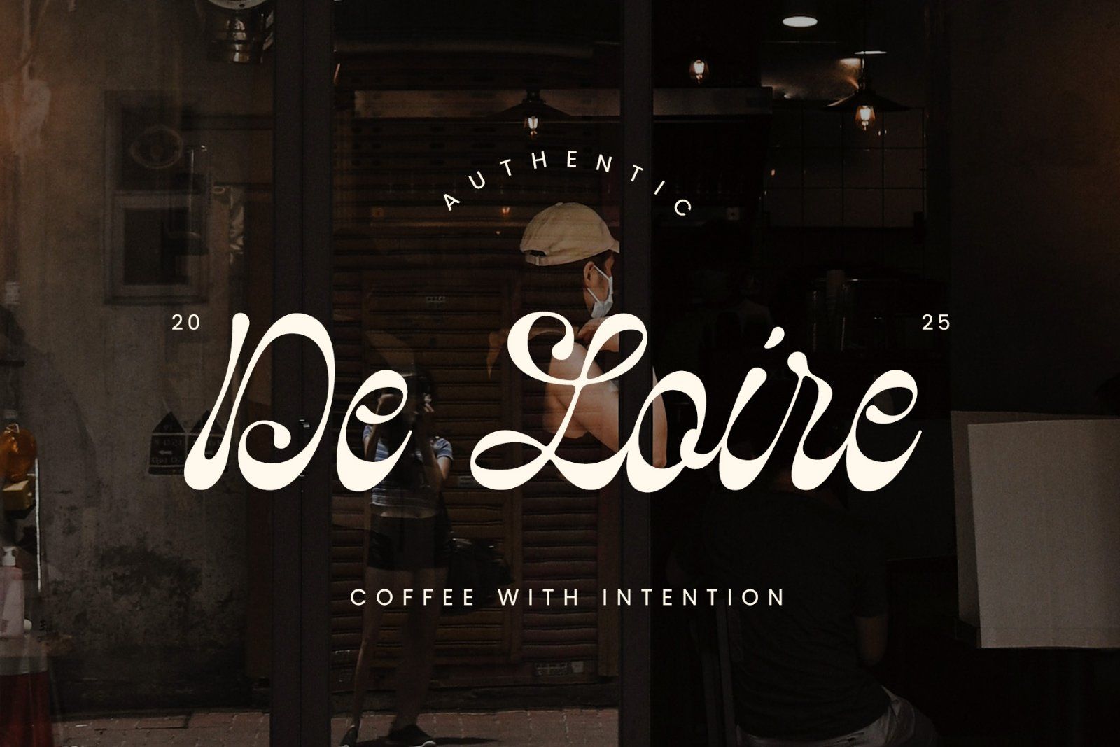 Monaris | Modern Script Typeface